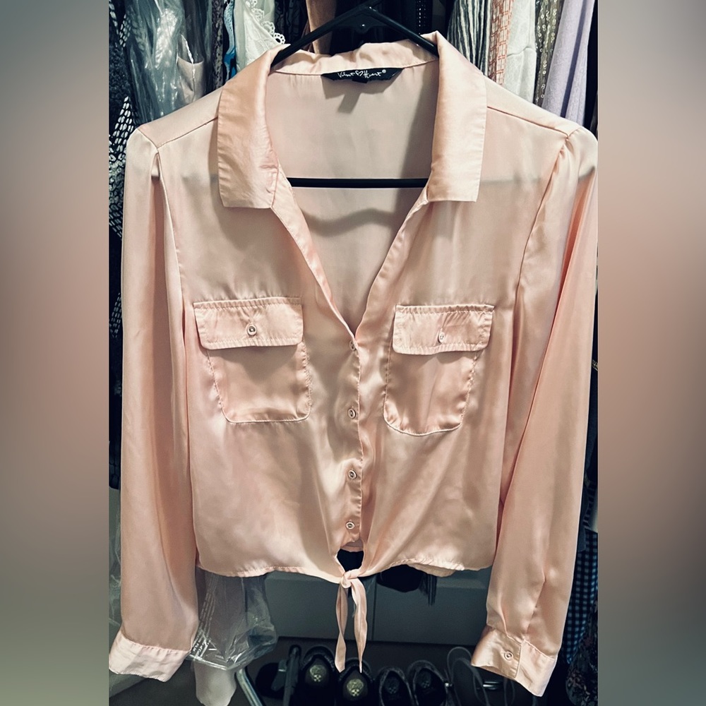 Velvet Heart satin cropped tie waist blouse